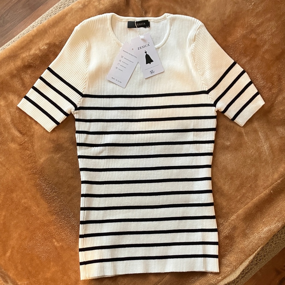 Zesica White & Black Striped Short-Sleeve Knit Sweater